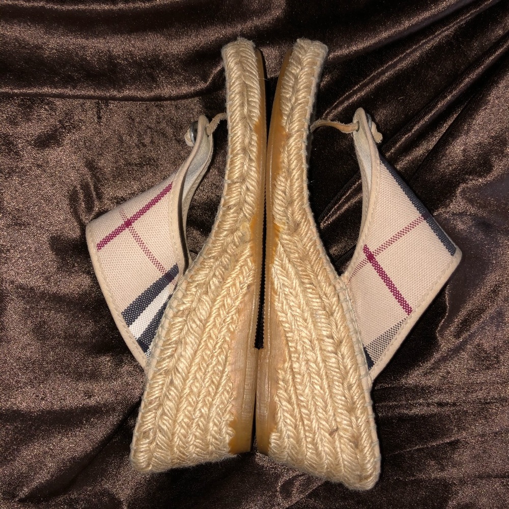 Preloved Authentic Burberry Nova Check Sandals